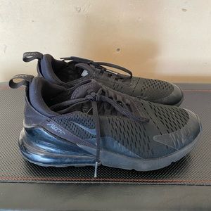 Boys Nike shoe size 6Y